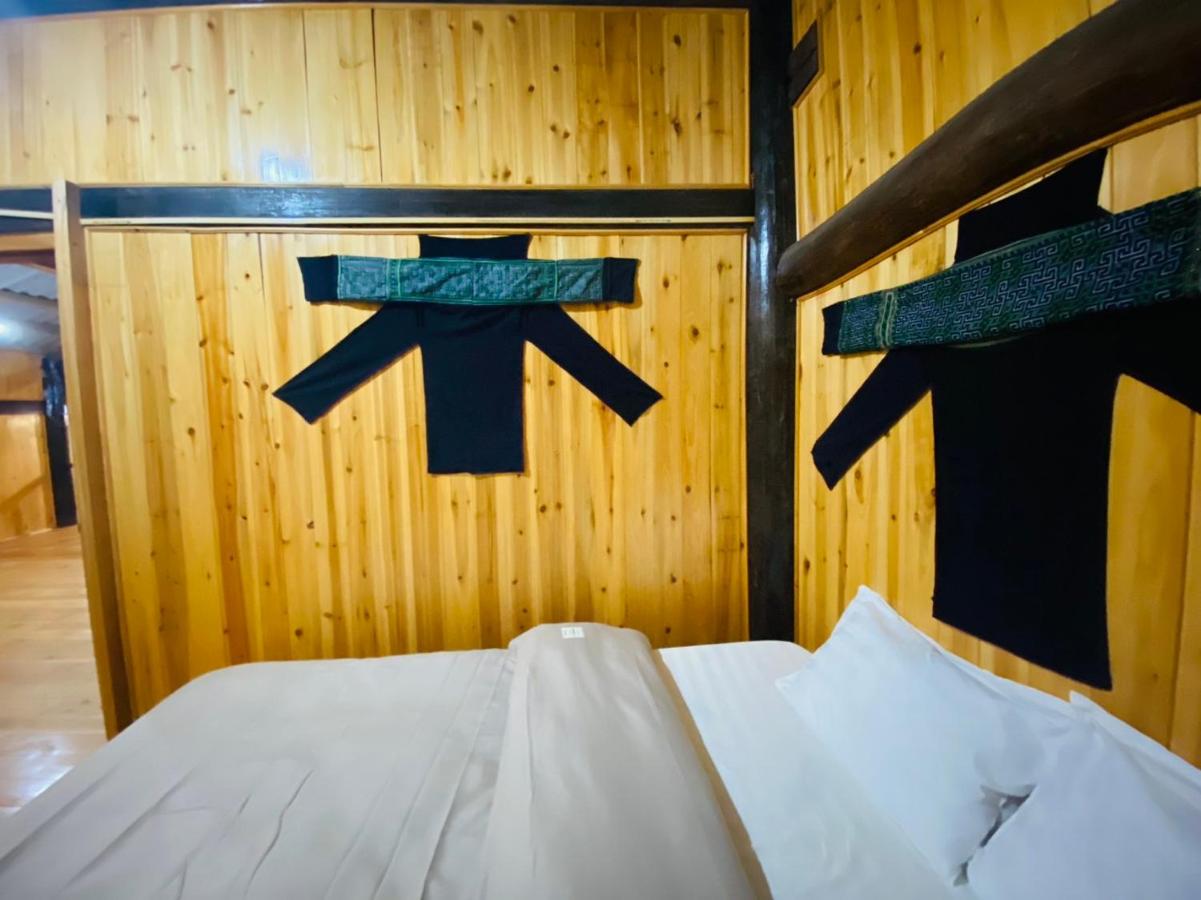 Deluxe Room (2 Adults + 1 Child)