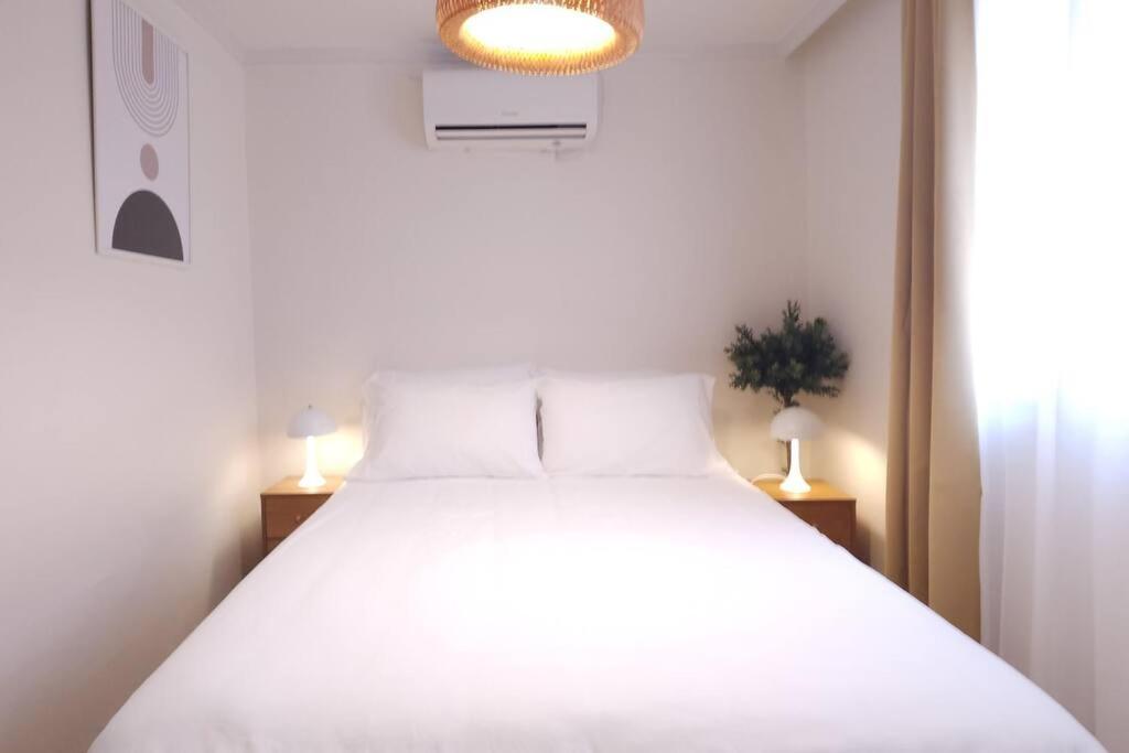 C2 White Linen House 2br - B&B