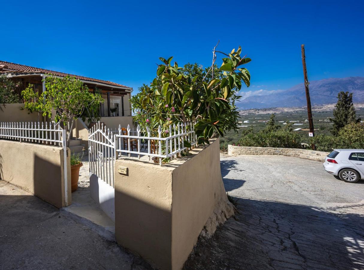 Serenity View - traditional village apartment - B&B Kousés