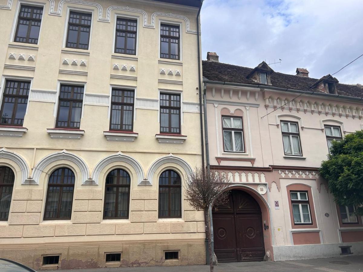 Domus Romana - City Centre Apartment Sibiu - B&B