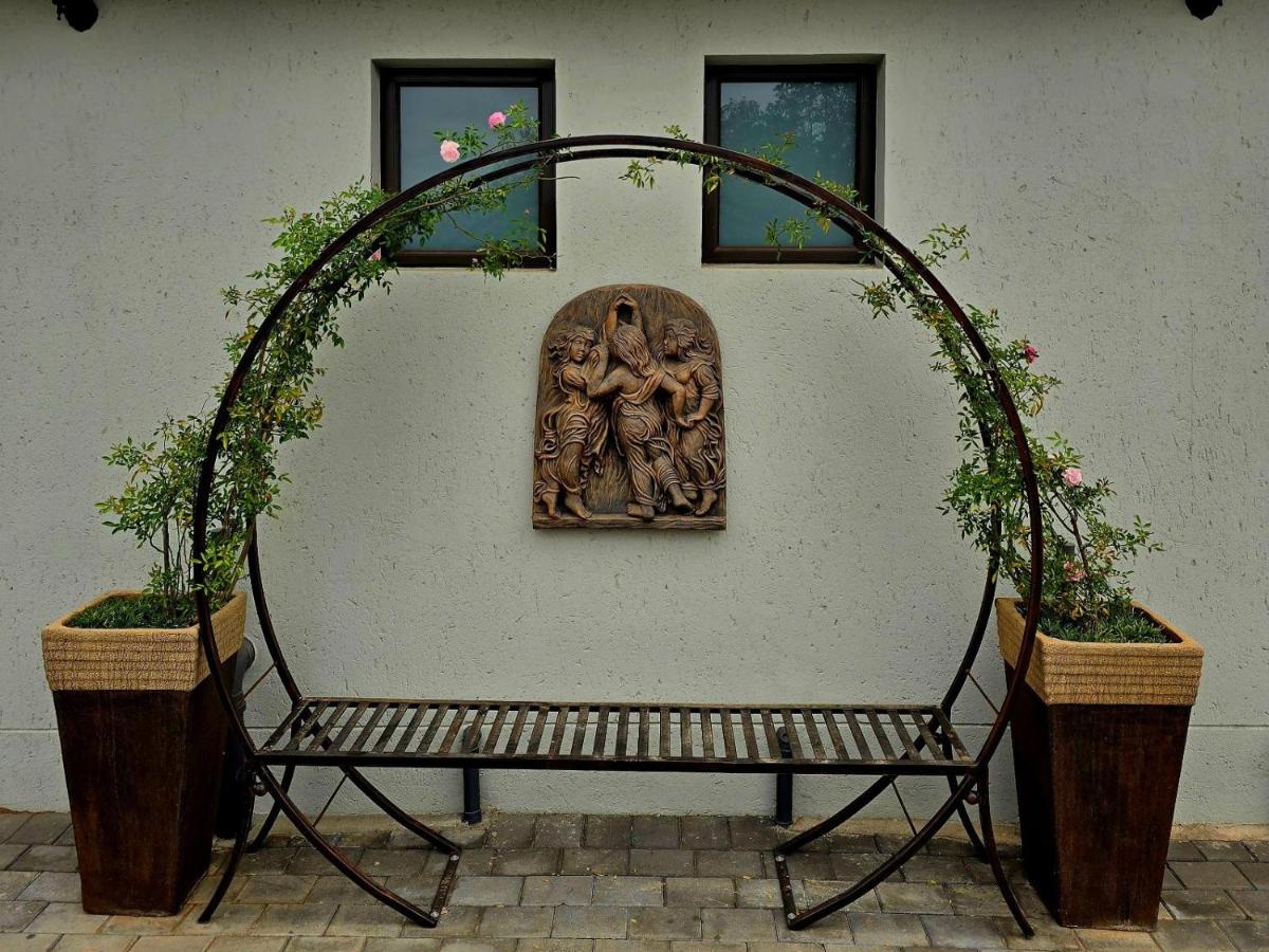 Bella Ragazza Accommodation - B&B