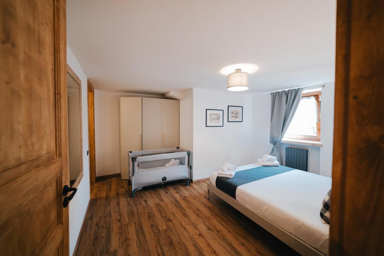 Three-Bedroom Apartment with Mountain View