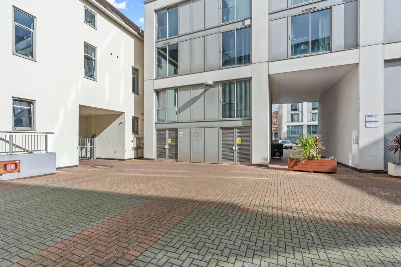 Heart of City Centre Luxury Apartment with Secure Underground Parking - B&B