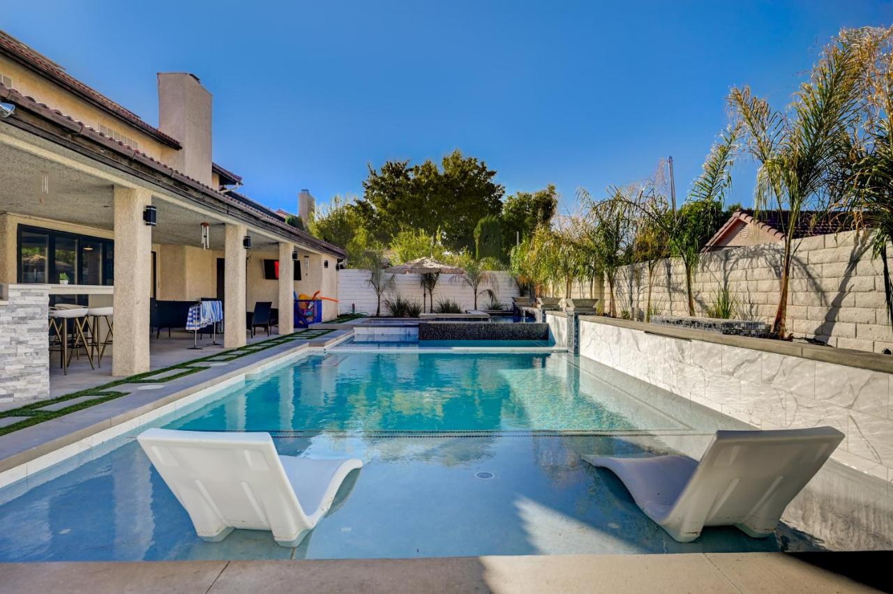 Plush Las Vegas Retreat 5 min from Strip - B&B