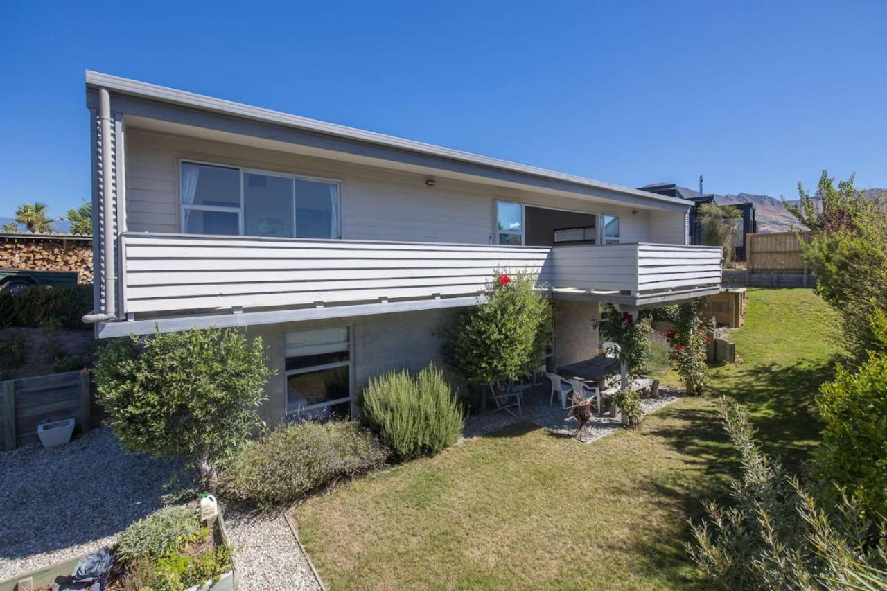 Wanaka Bach with Mountain Views - B&B Wanaka