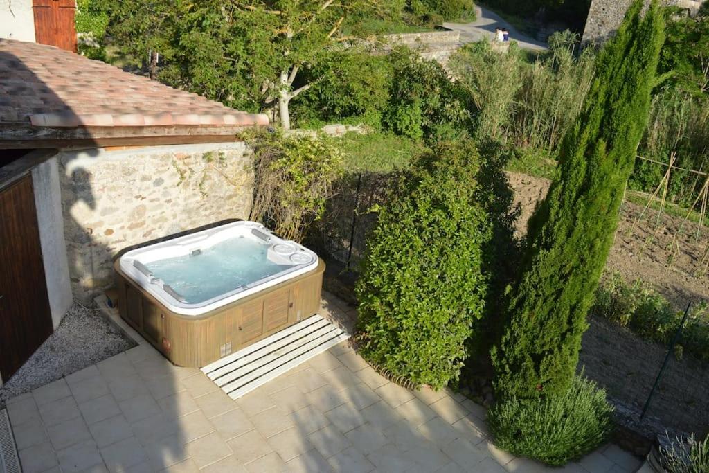 Luxury cottage with Jacuzzi in Saint-Polycarpe - Bed and Breakfast Saint-Polycarpe