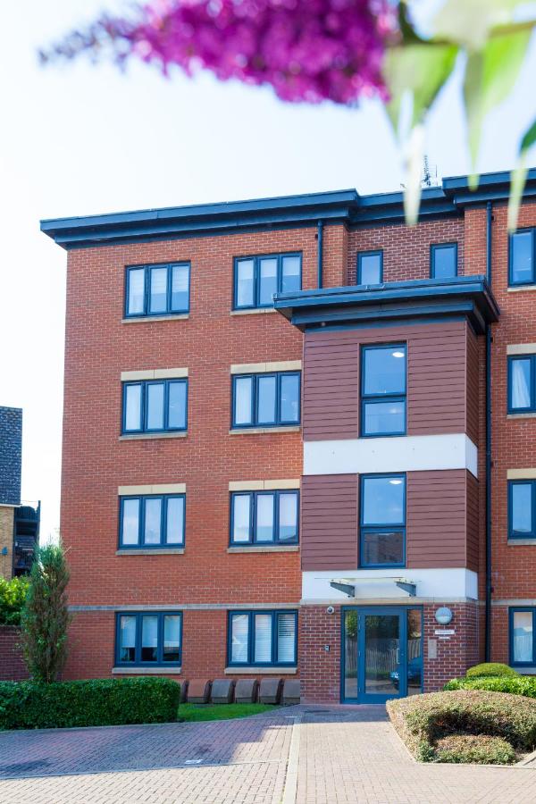 Balcony View, Fitzroy Court, 2 Bed Apartment, 2 Bathroom - High Wycombe - Ferienwohnung