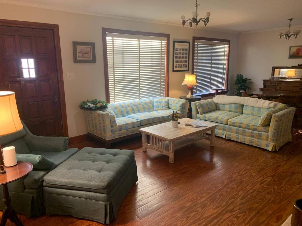 Short walk from Festival Acadien UL & Girard Park - B&B