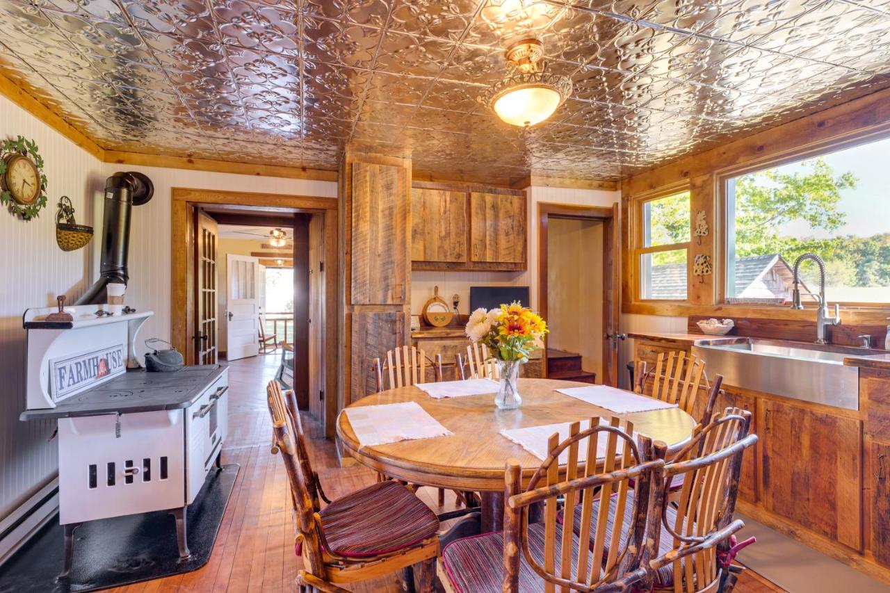 Pellston Farmhouse w/ Snowmobile Trail Access! - B&B Pellston