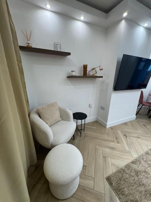 The Upper Tooting Beauty - 2bed Ground Floor Flat - B&B