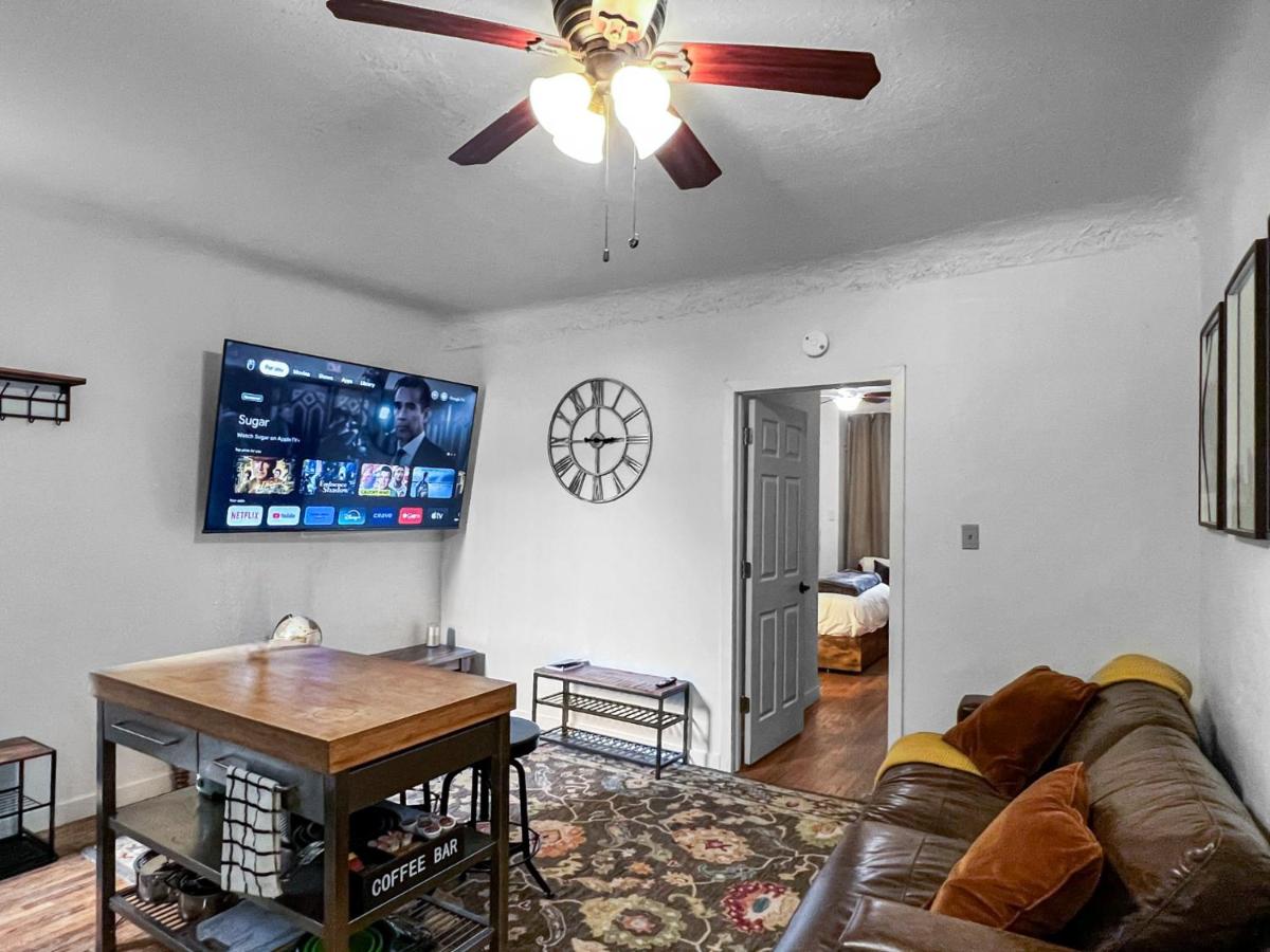 Cozy 2 bedroom + 2 Bathroom - B&B