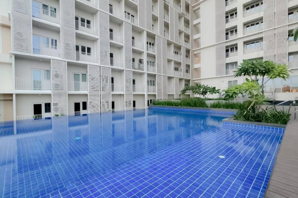 Park Mckinley West 1BR Balcony near BGC Makati Airport - B&B Manila