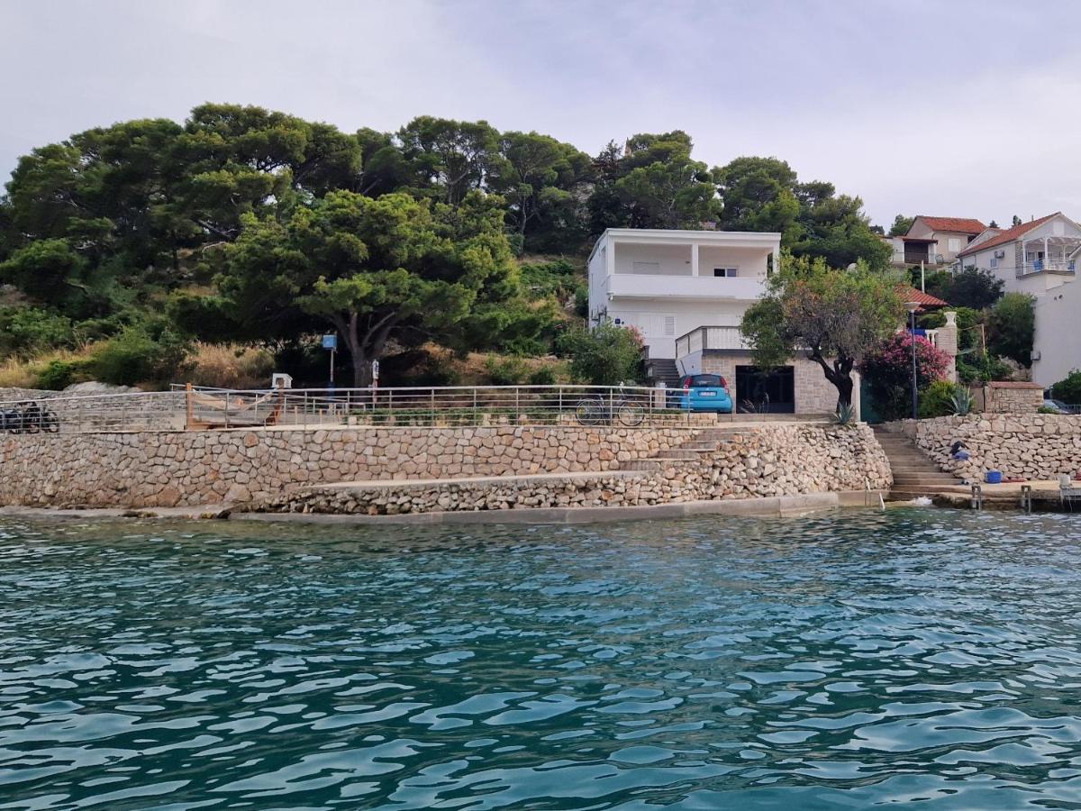 Apartment Vjera - Ferienwohnung Tisno