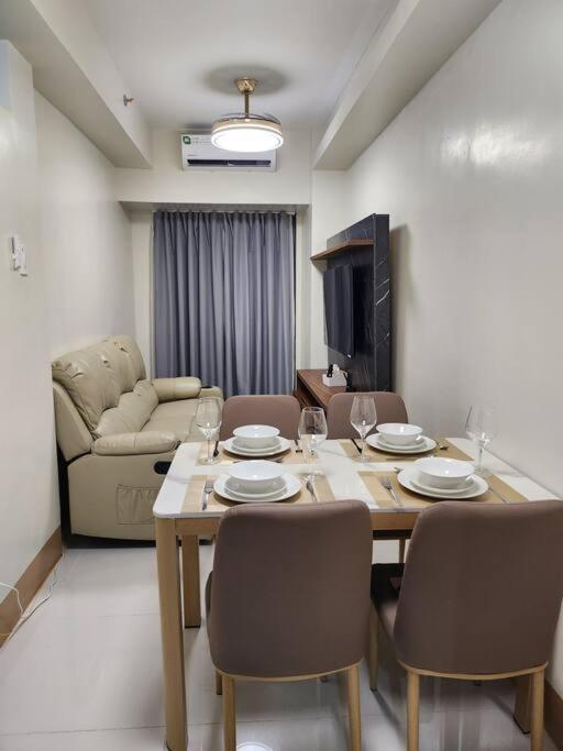 Mocha Flat at Shore 3 Tower 4 - B&B Manila