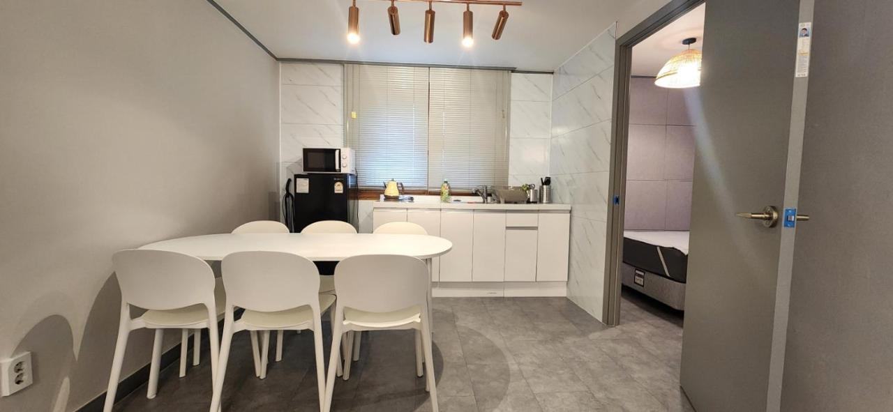 매일, Hongdae Art house - B&B