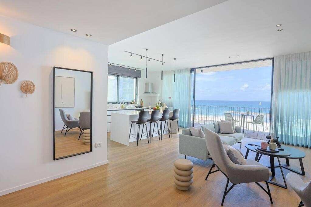 Luxury 2BD Beach Apartment 15 - B&B
