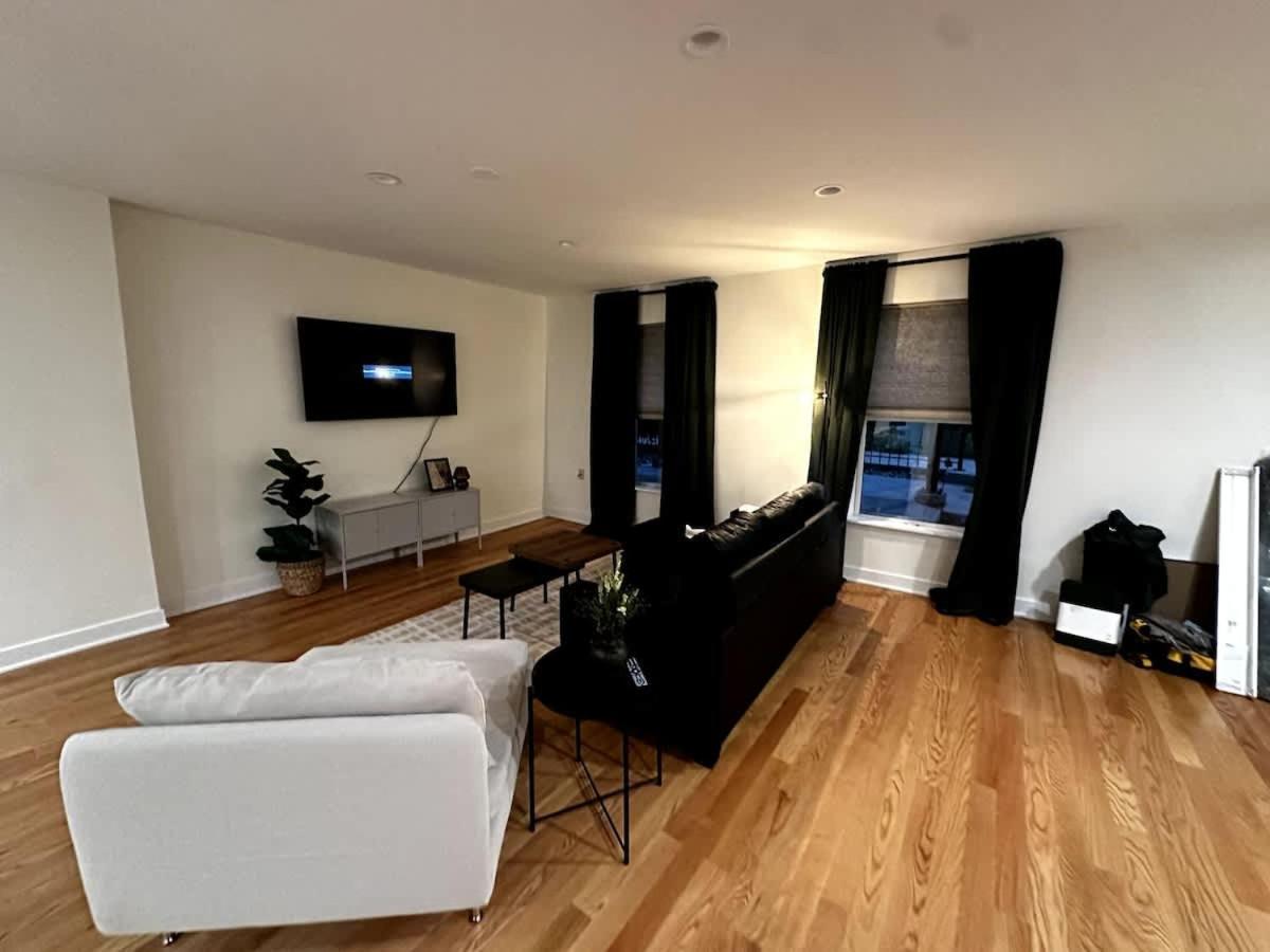 Chic Modern Comfort in Chicago - B&B