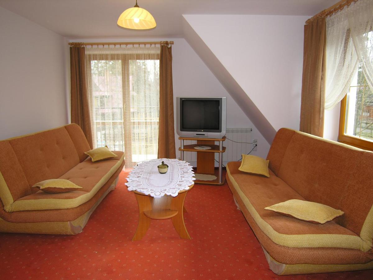 Studio mit Küchenzeile und Balkon