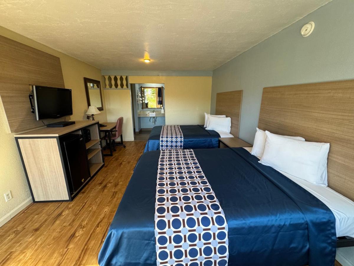 Double Room with Two Double Beds - Non-Smoking