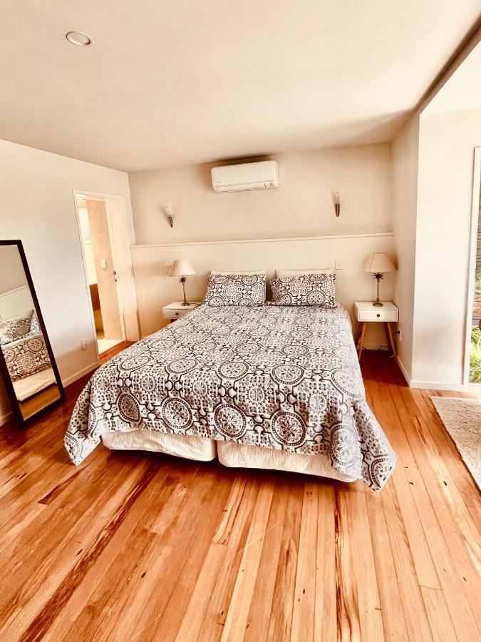 Estudio con vista parcial al mar