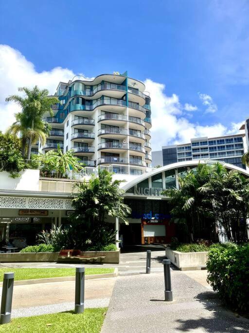 Cairns Esplanade Apartment - B&B Cairns