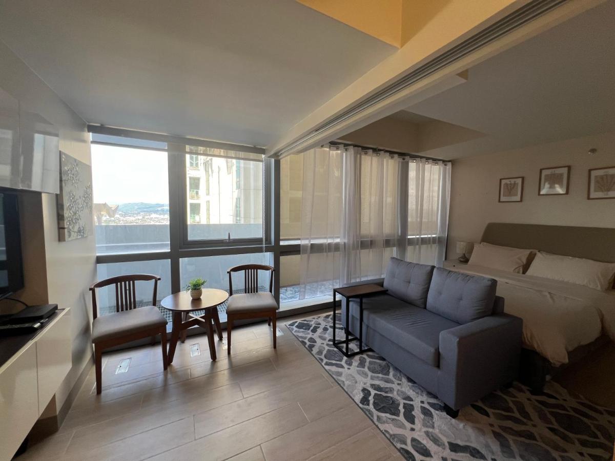 Eastwood Global Plaza Luxury Residences - B&B Manila