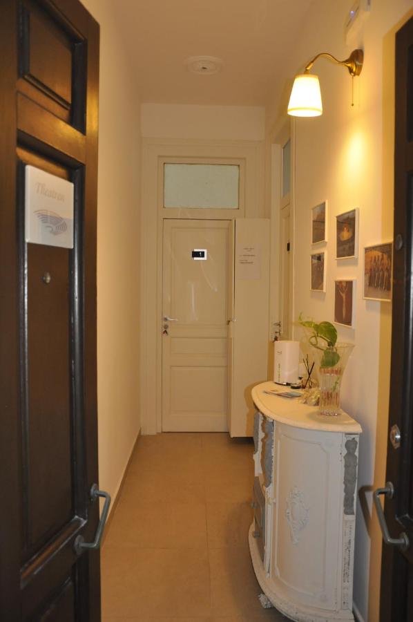 Theatron - Bed and Breakfast Syracuse