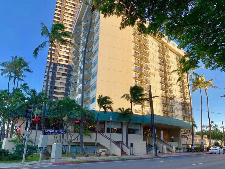 2 bedroom Waikiki Condo Sleeps 6 Free Parking - B&B