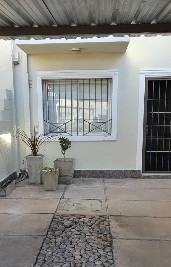 Aguaribay Deptos Mendoza - B&B