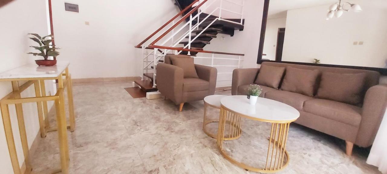 Vila Keluarga Syariah Mawar#9, Dago Resort, 3BR dengan View Pegunungan dan Fasilitas Premium - Chambres d'hôtes Bandung