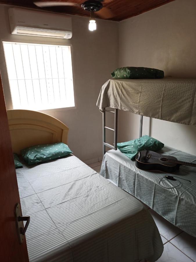 Casa simples confortável c Ar-cond p 6 Pessoas - B&B