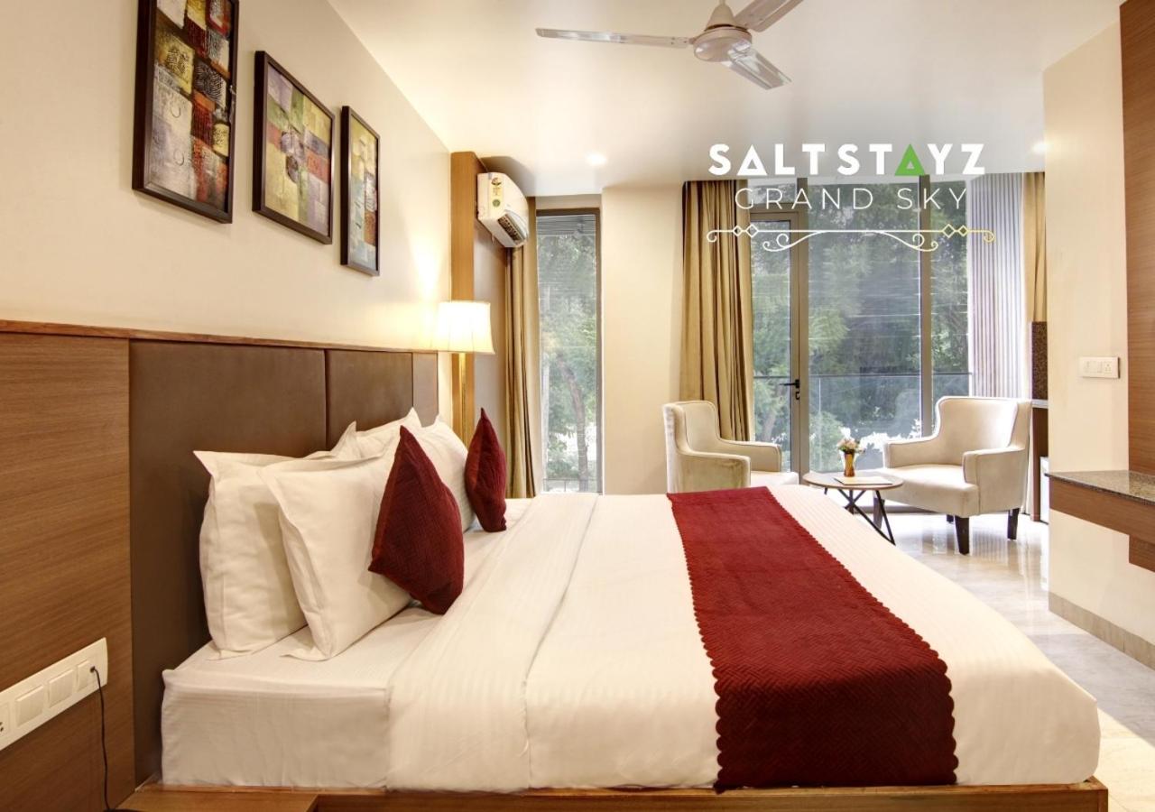 Pet Friendly Saltstayz Select - Unitech Cyber Park & Sector 39