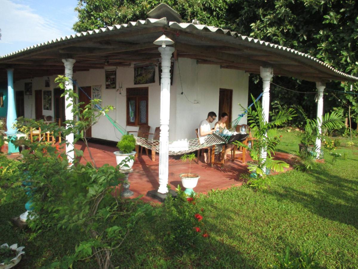 Village Garden Inn - Ferienwohnung Parasangahawewa