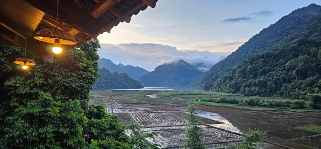 Nam Pé Tày Homestay - View hồ Ba Bể - B&B Bắc Kạn