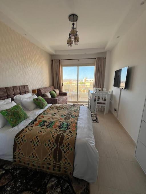 Chic Studio with Modern Comforts - Bed and Breakfast