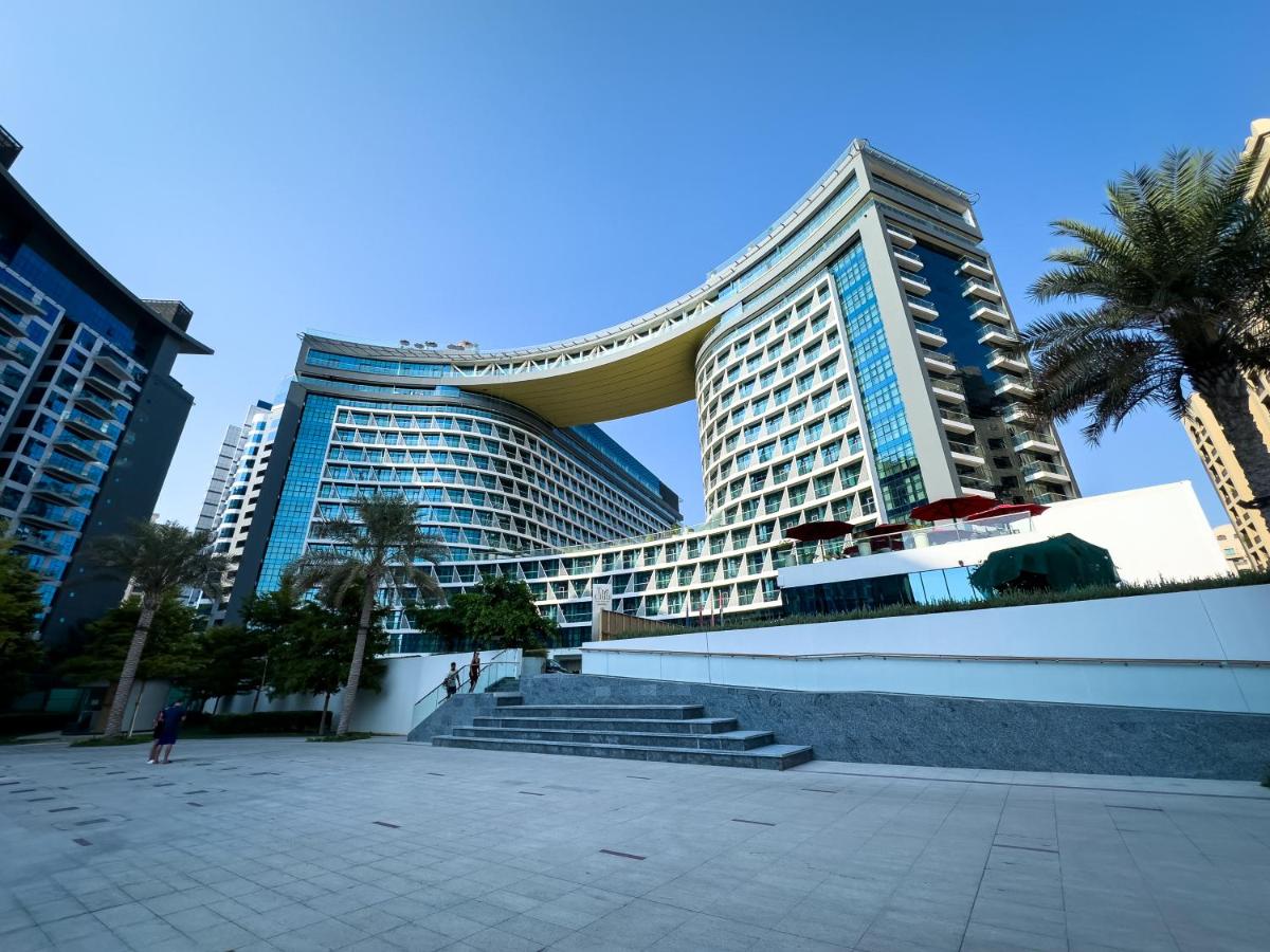Beachfront 1 Bedroom Apartment on Palm Jumeirah with Stunning Sea Views and Rooftop Infinity Pool - Chambres d'hôtes Dubaï