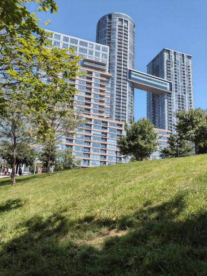 Downtown Toronto Condo, Free indoor parking with amazing view - B&B