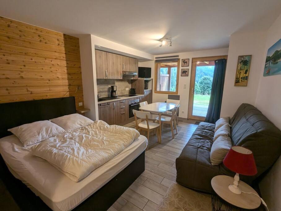 Le studio des fondeurs, Mountain view, terrace - B&B La Bresse