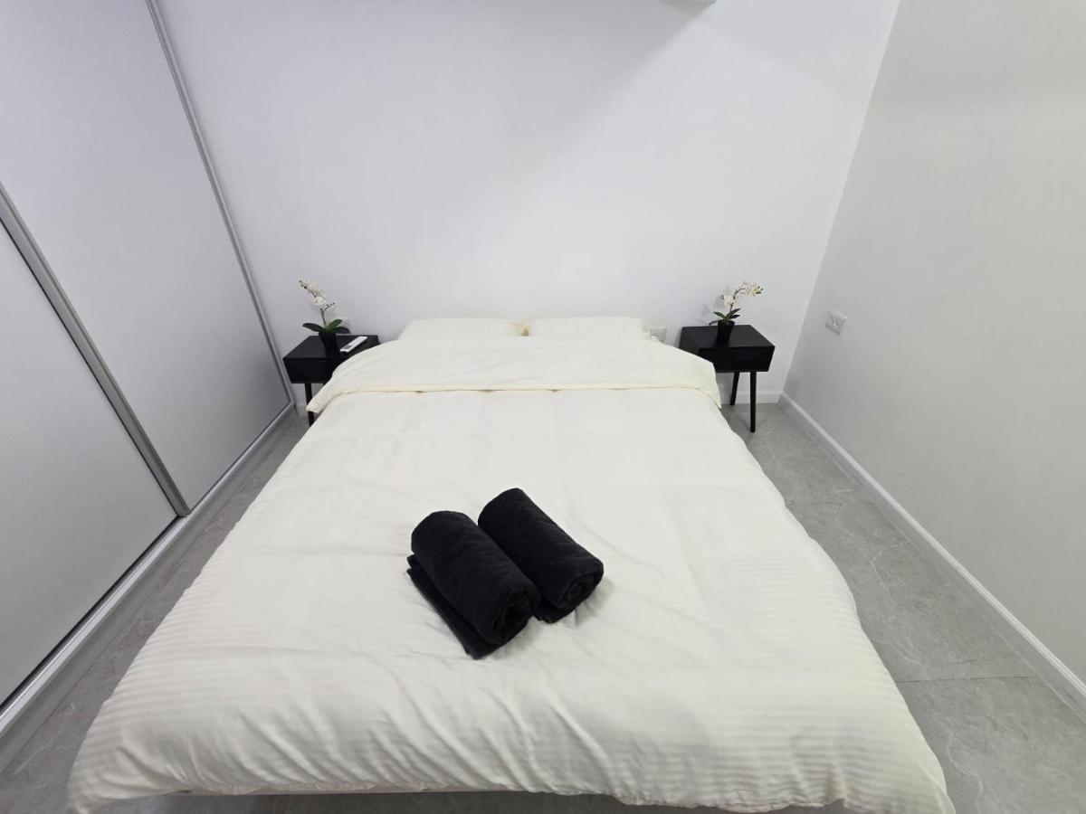 Superior One-Bedroom Apartment