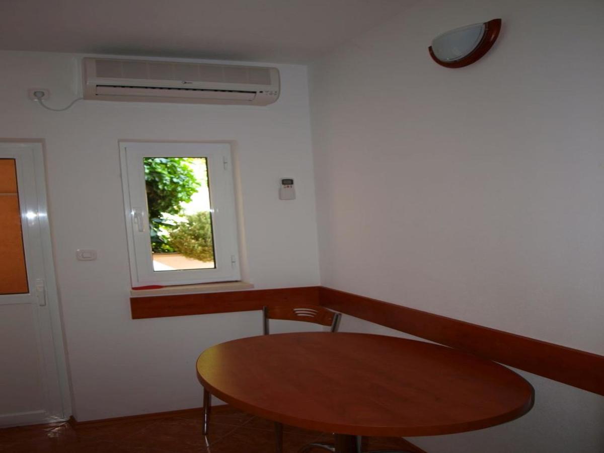 Appartamento con 1 Camera da Letto e Balcone, Vista Giardino