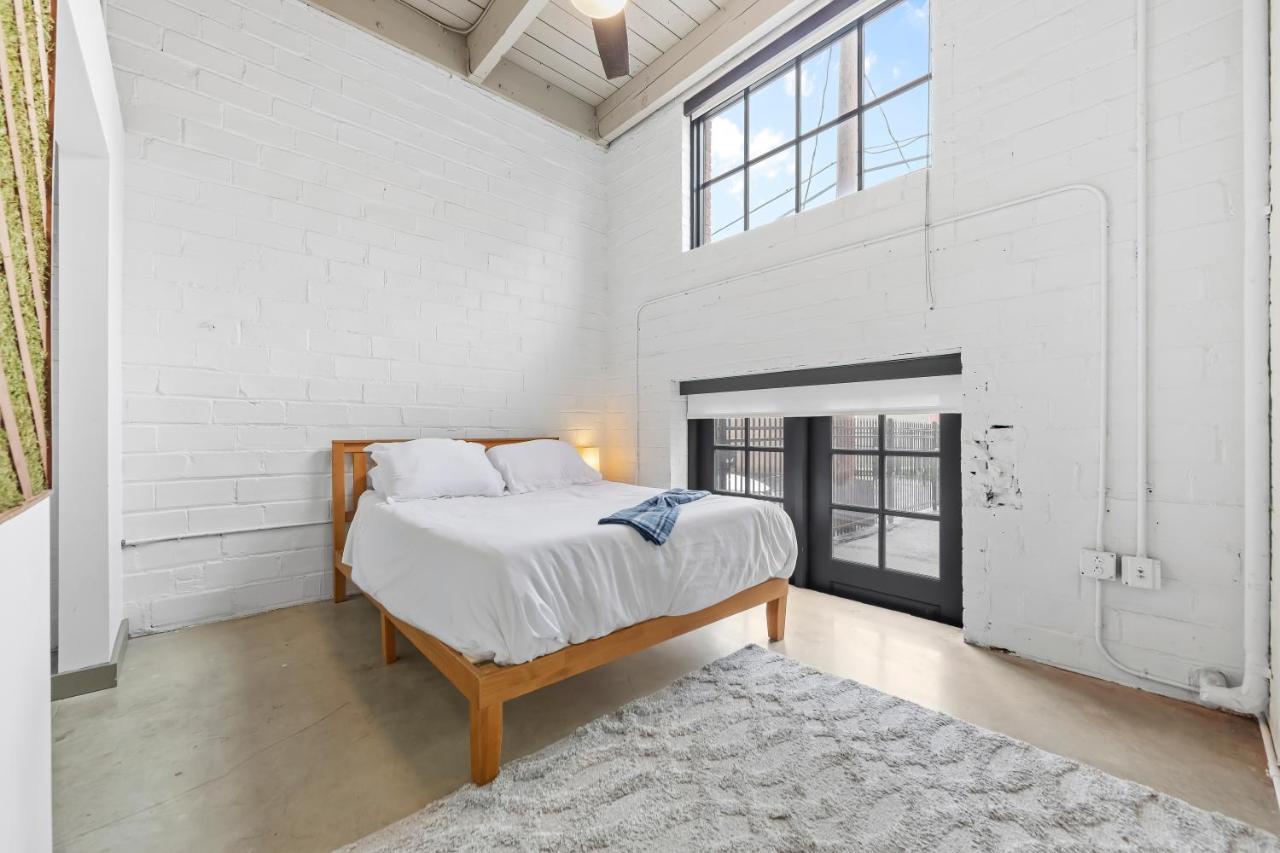 108- The Cozy Comfy Spacious Loft Wi-Fi Parking Cafe - B&B Cleveland