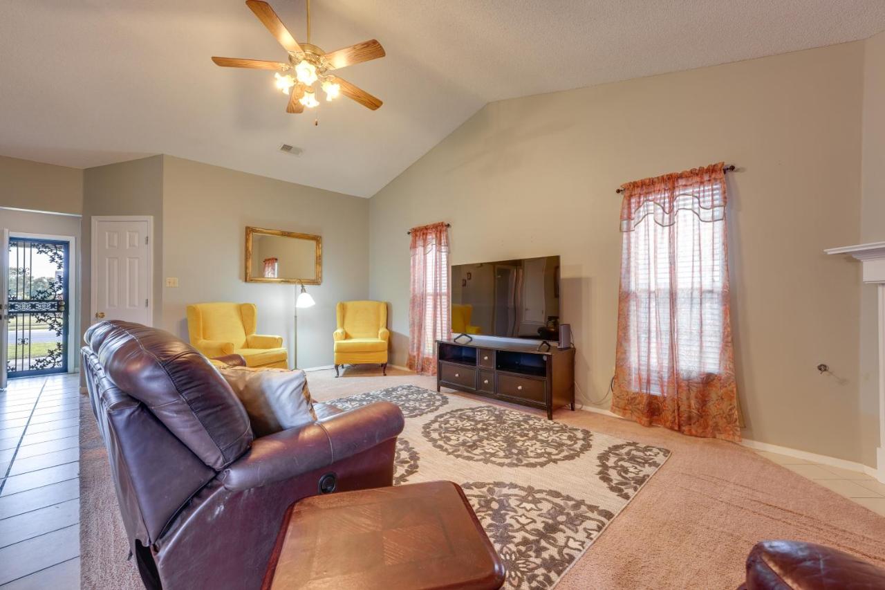 Horn Lake Home with Yard 8 Mi to Graceland! - B&B
