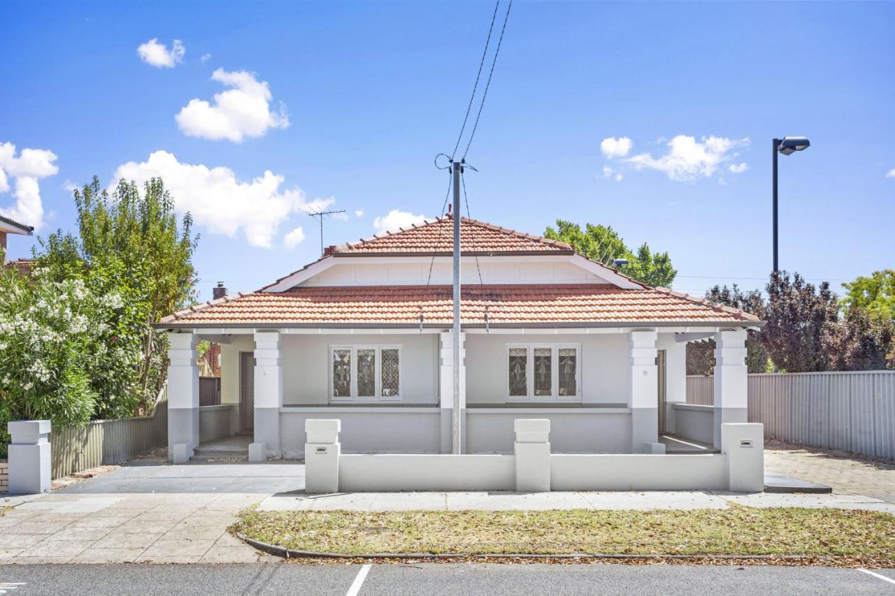 Chic Semi-Detached 2-Bed Home with Outdoor Dining - B&B