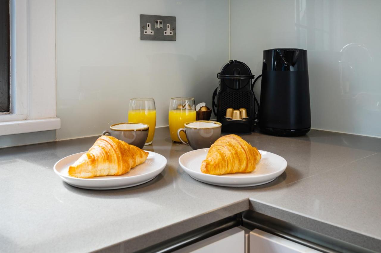 Apt with Aircon 3 Bedr, 4 Beds, 2 Bath Trafalgar SQ - B&B Londres