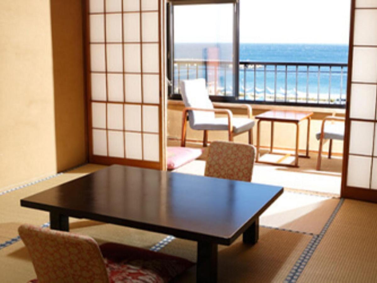 Japanese-StyleTriple Room with Sea View-Shared Bathroom