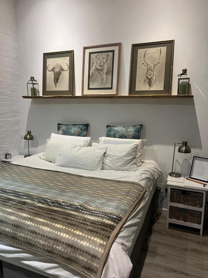 Pool, 3 Bedroom House with En-suite and King Size beds - B&B