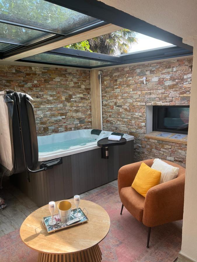 Love room avec spa privé - Ferienwohnung