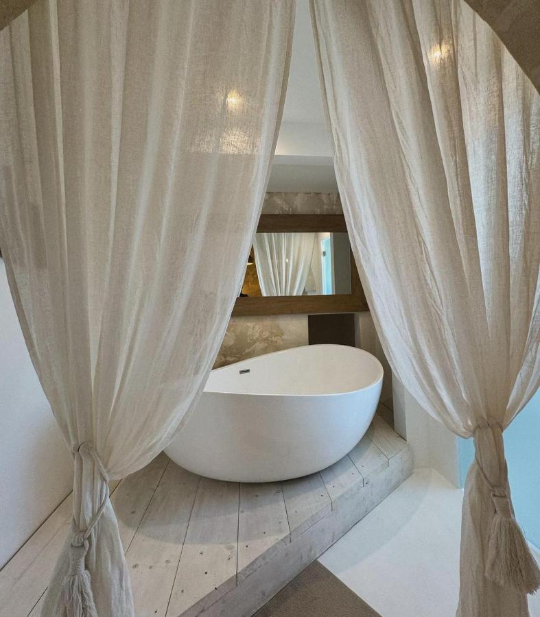 Suite with Lateral Sea View