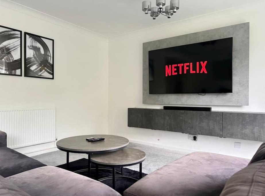 3 Double Beds Free Parking Wifi Edgbaston long stay discoun t - Bed and Breakfast Birmingham