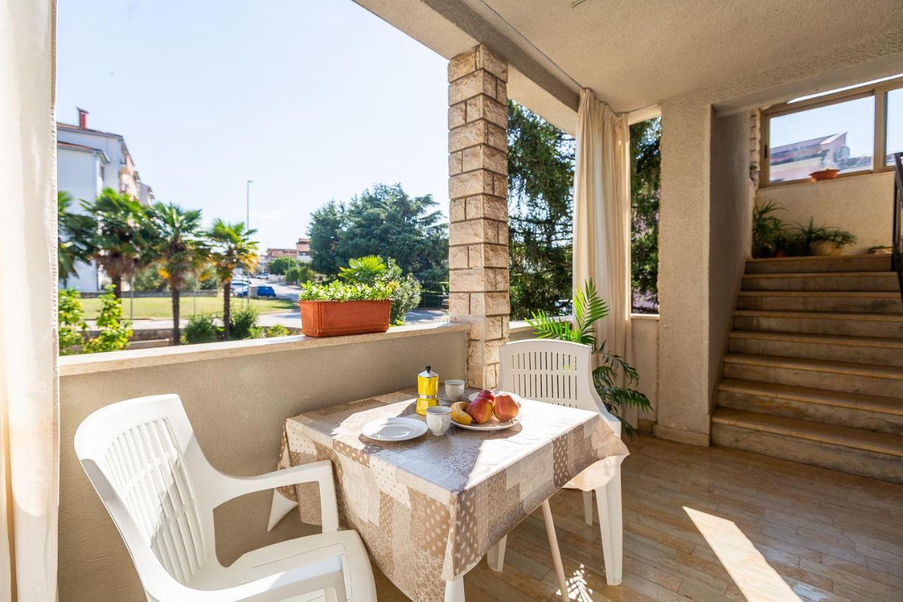 Komfortables Apartment wenige Minuten zur Altstadt von Porec und zum Strand mit Garten - B&B Parenzo